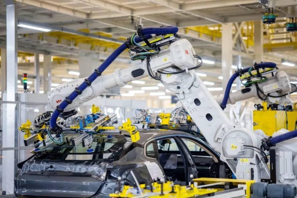 極氪001閃電交付，首個完整月交付量突破2000臺，智能電動市場迎來強勁新秀